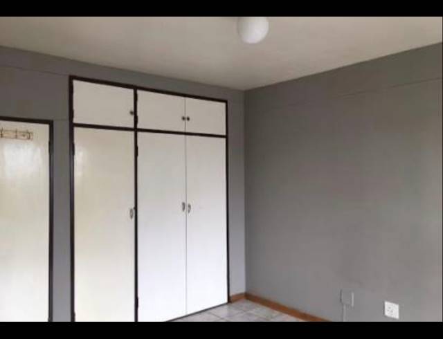 1 bed property to rent in RHODESFIELD